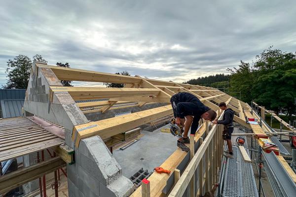 Dachstuhlbau am neuen Bootshaus ©Roofland