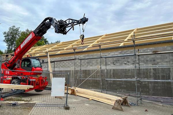 Dachstuhlbau am neuen Bootshaus ©Roofland